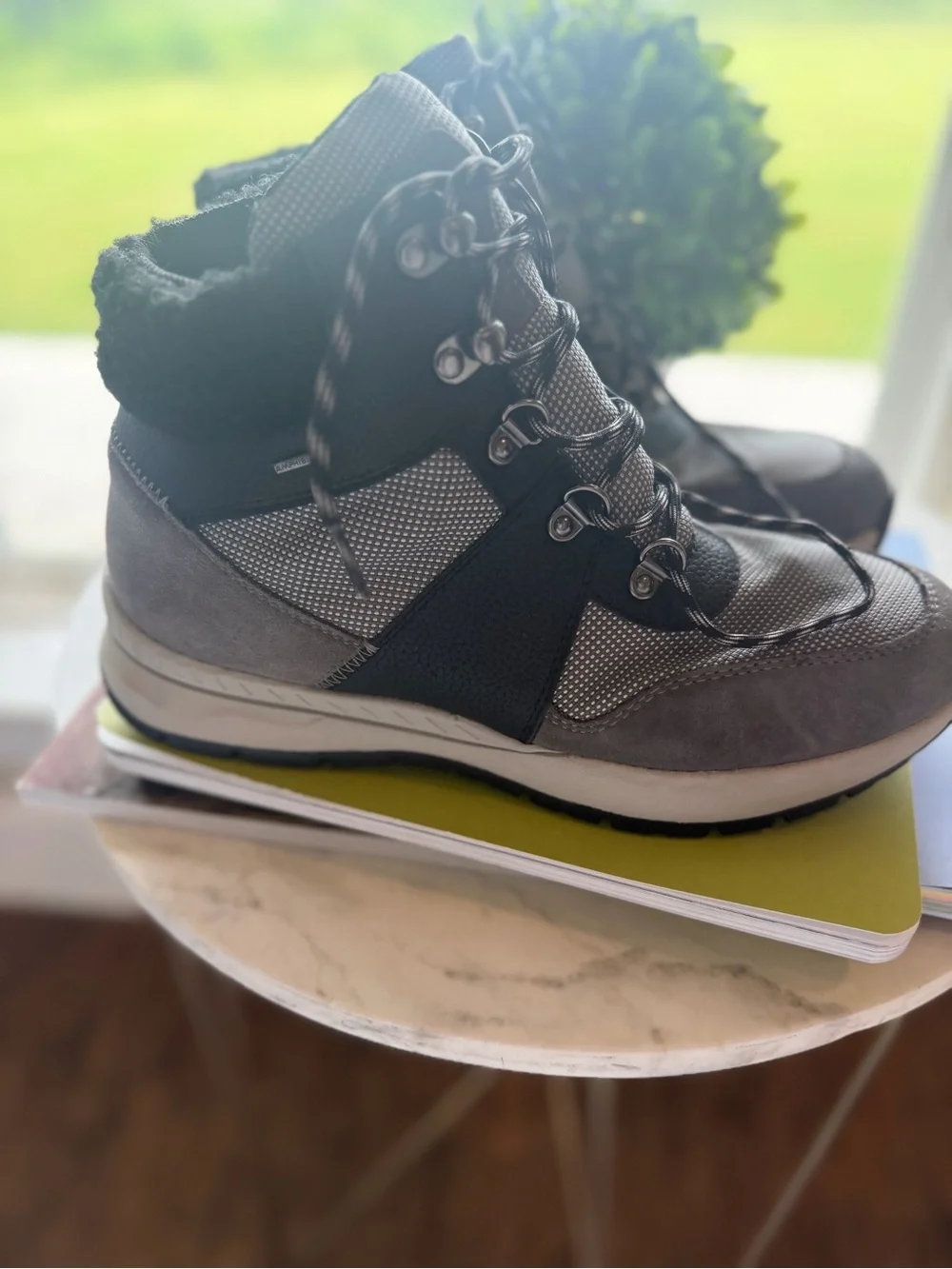 Geox Women's Braies ABX hiking boots igray black colorway faux fur lining 9